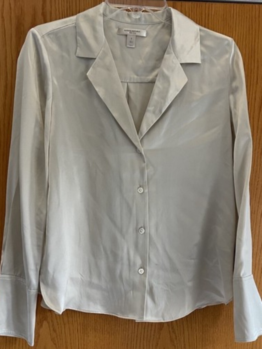 Banana Republic Button Down Size Small Real Silk Long Sleeve Shirt Cream